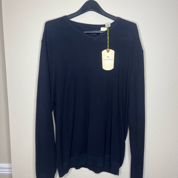 Tommy Bahama Men's V-Neck Sweater in Black